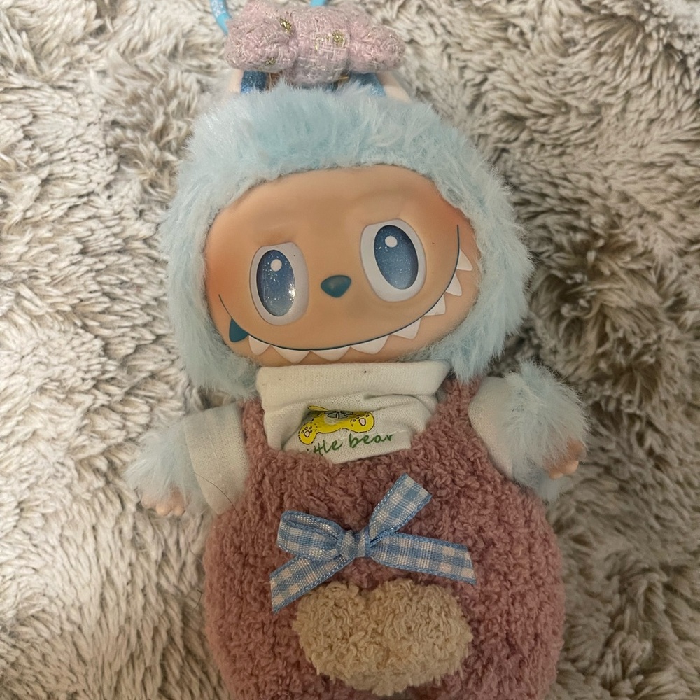Cute Labubu Set with Blue and Pink Outfits - Picture 3 of 4